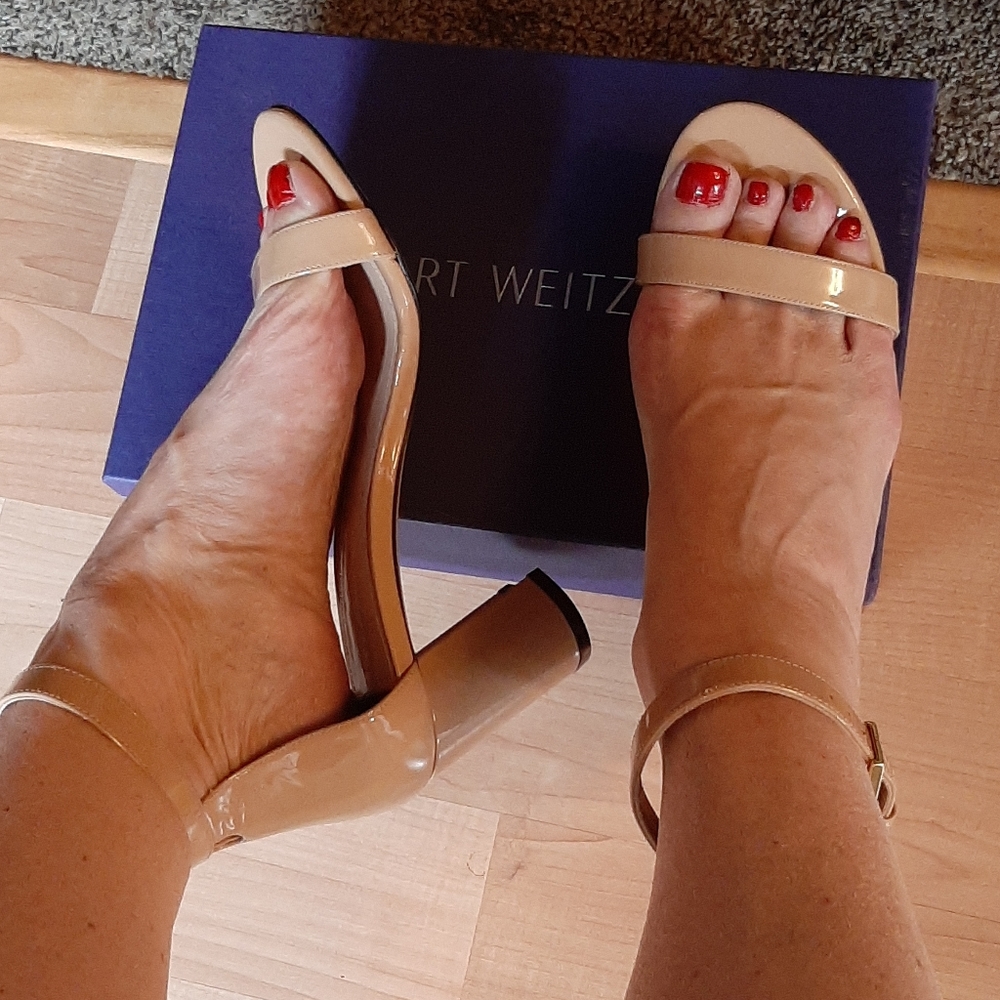 Stuart Weitzman Nudist Sandel